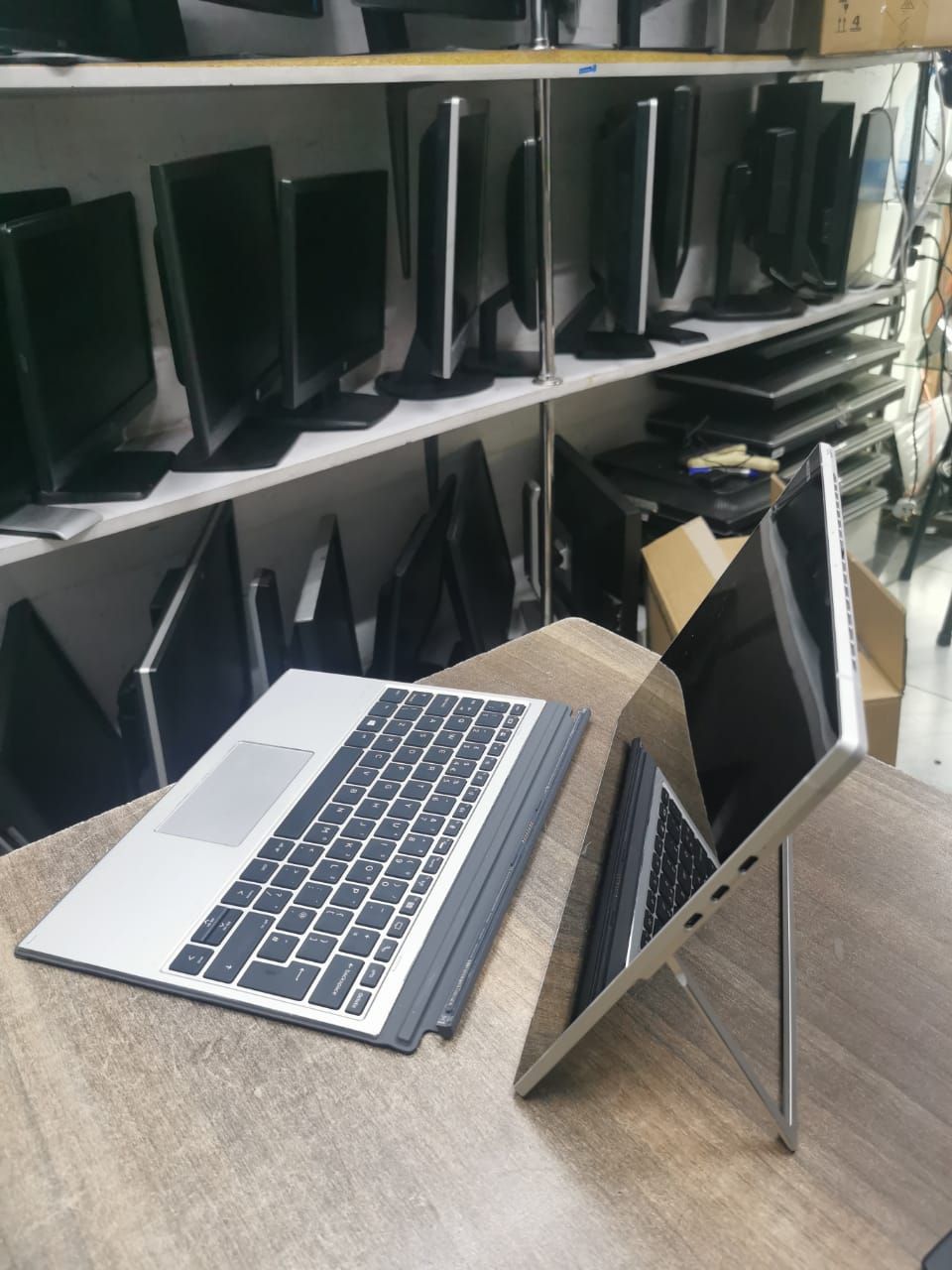Hp X2 g4 8th generation coi5 8gb Ram 256gb touchscreen