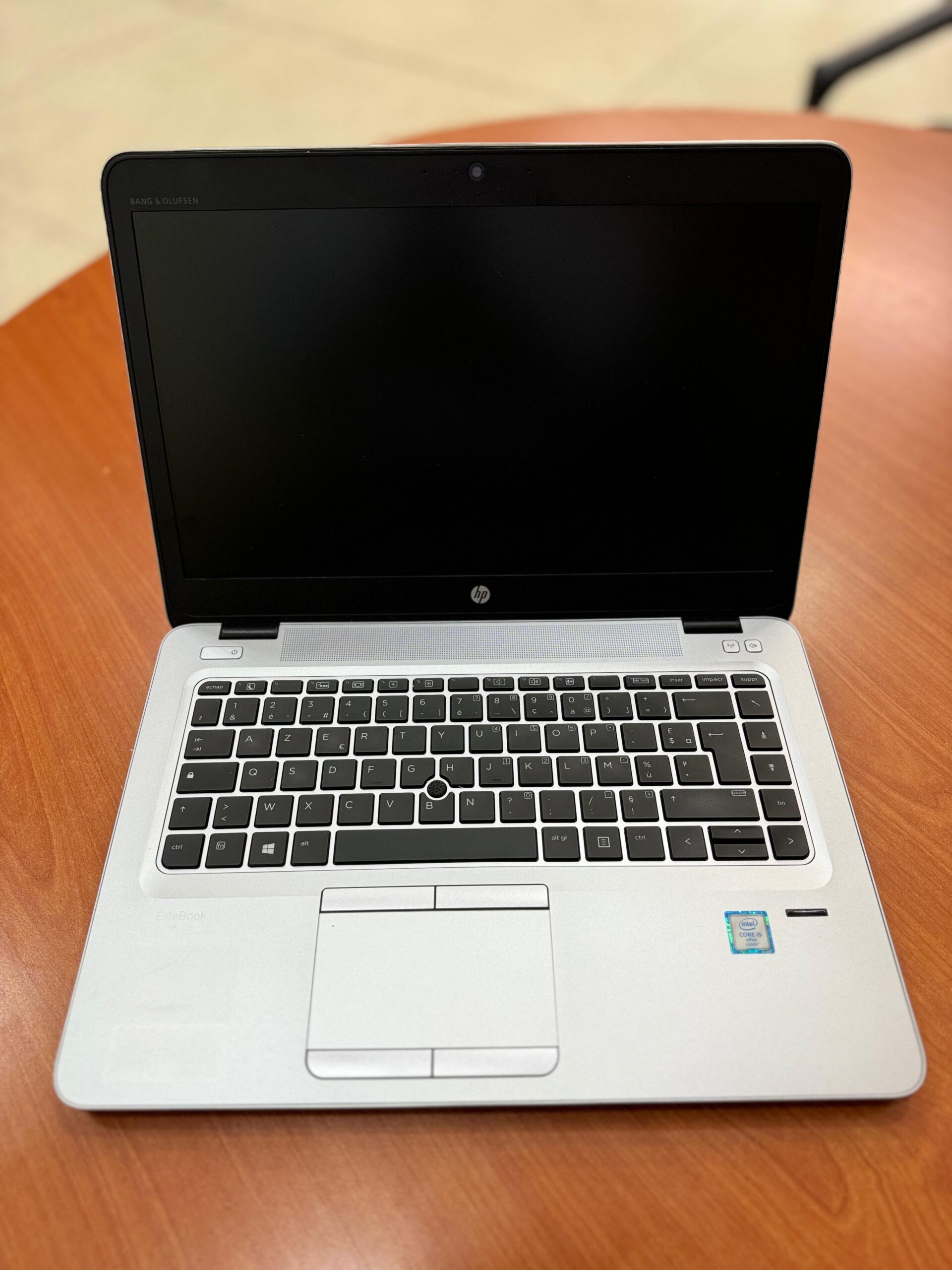 Hp 820 g3 6th gen coi5 8gb 256gb, 12.5inch screen